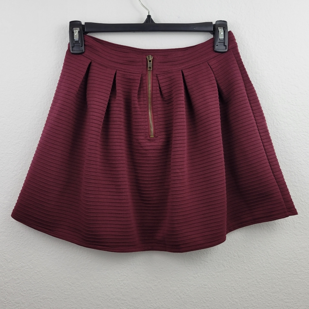 Bethany Mota Textured Burgundy Skirt Size XS - Picture 4 of 8